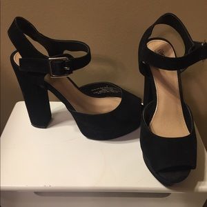 Black Platform heels size 8